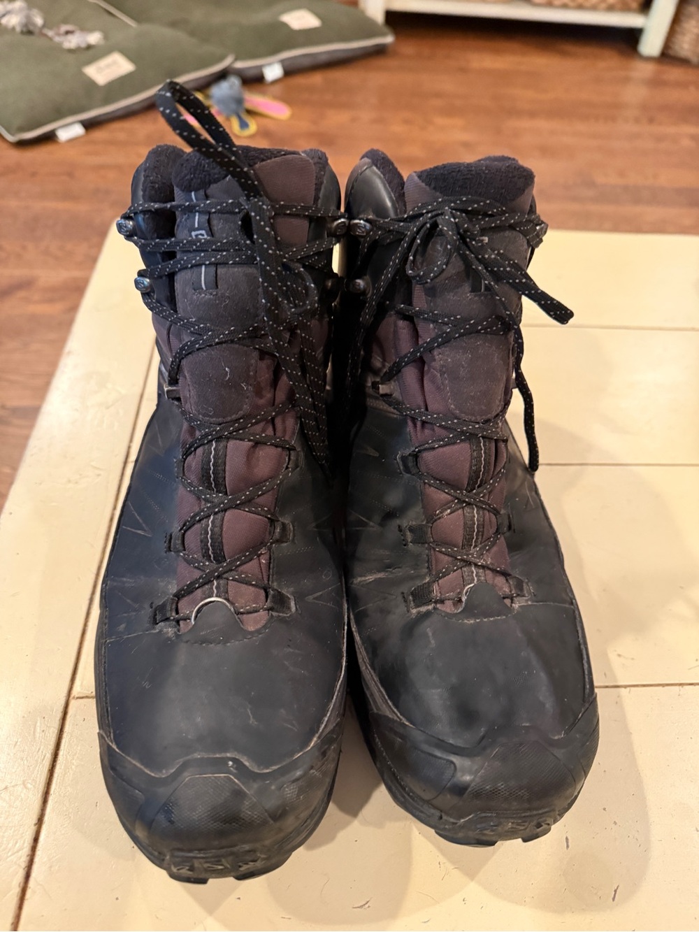 Solomon Men's Black Hiking Boots - Durable Outdoor Footwear